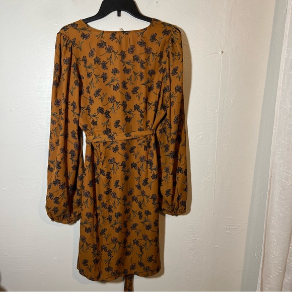 Gilli Faux Wrap Long Sleeve MIDI Dress Size Large - Picture 3 of 7